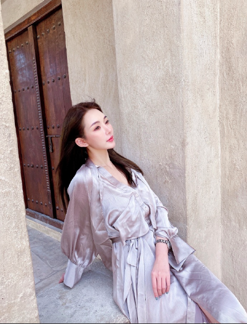 气质美女丝绸睡衣写真图片 6