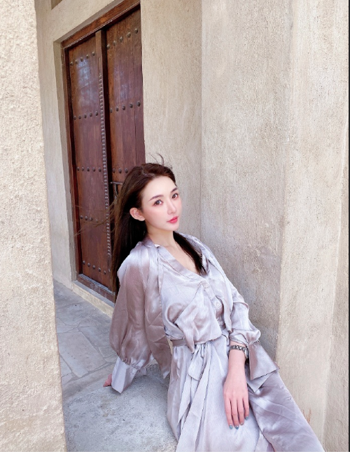 气质美女丝绸睡衣写真图片 7