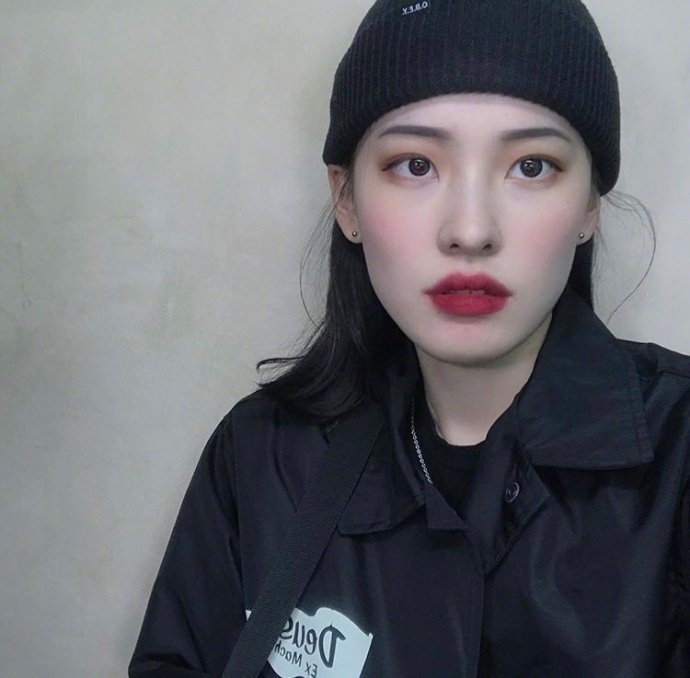 酷酷的韩国女生发型图片 2