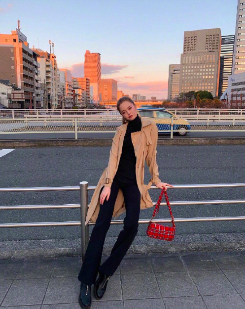 在日本的俄罗斯美女模特小姐姐的街头服装搭配图片 9