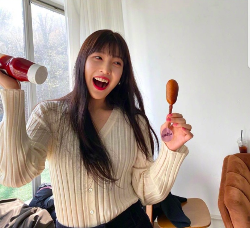 港风气质韩国美女明星朴秀荣Joy抓拍式日常照图片 4