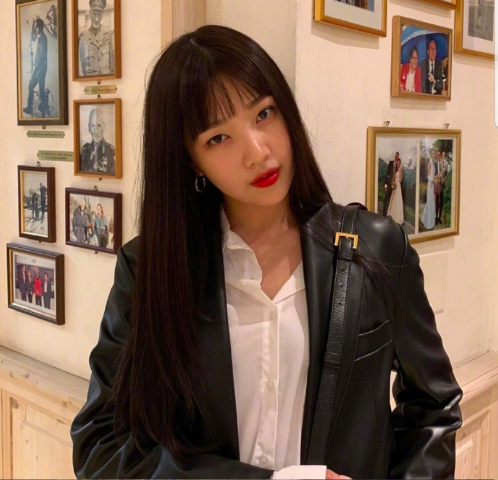 港风气质韩国美女明星朴秀荣Joy抓拍式日常照图片 5