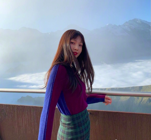 港风气质韩国美女明星朴秀荣Joy抓拍式日常照图片 8