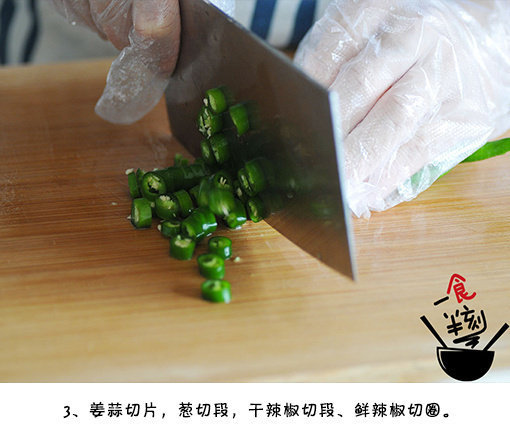 开胃又下饭的川菜辣子鸡的做法 3
