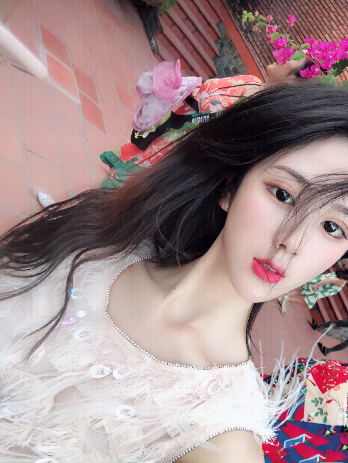 超好看的极品美女自拍生活照图片