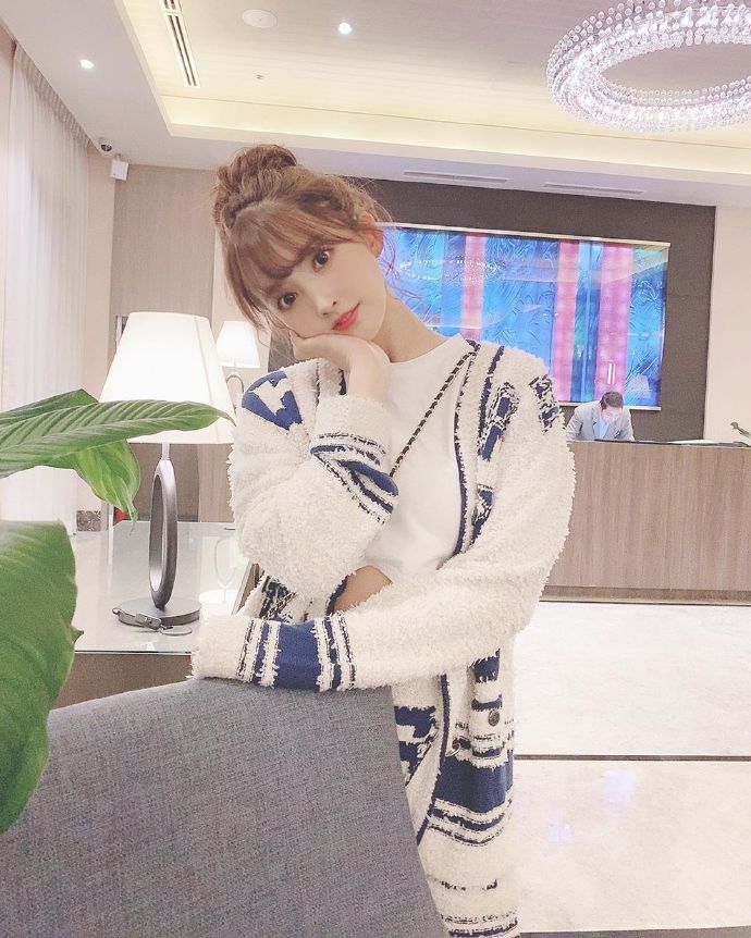 皮肤白皙可爱到爆的韩系清纯美女图片 5