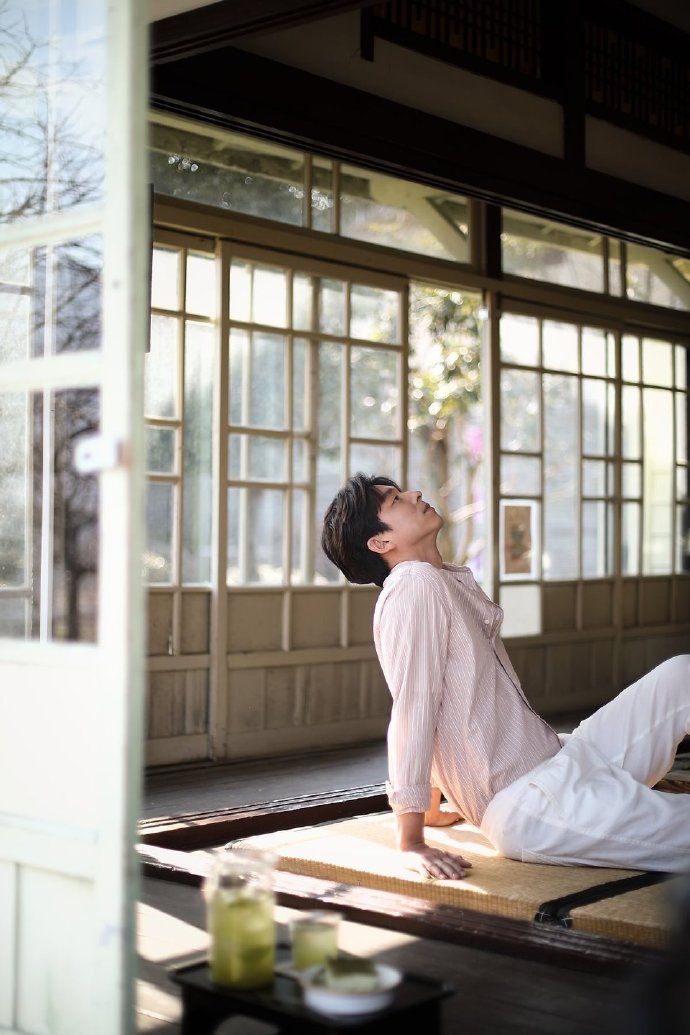 韩国男明星孔刘春天里写真图片 5
