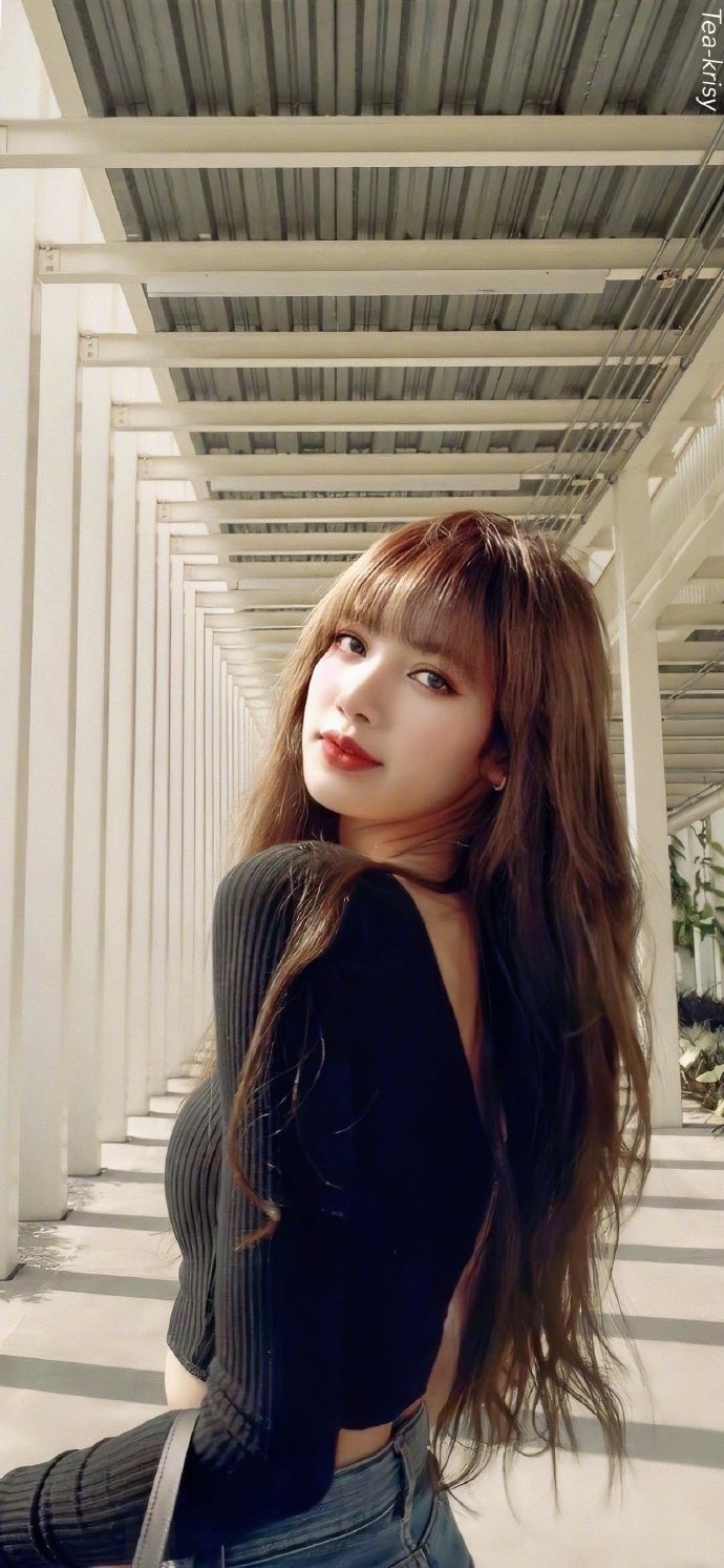 行走的人间芭比泰国美女lisa高颜值好身材图片 3