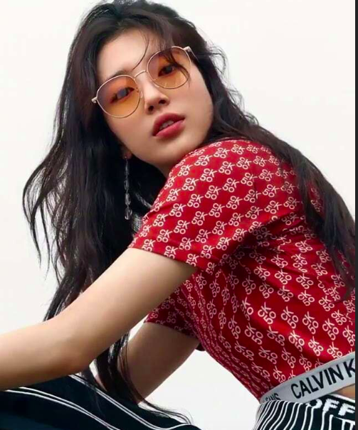 韩国美女明星裴秀智《GRAZIA》御姐风画报图片 6