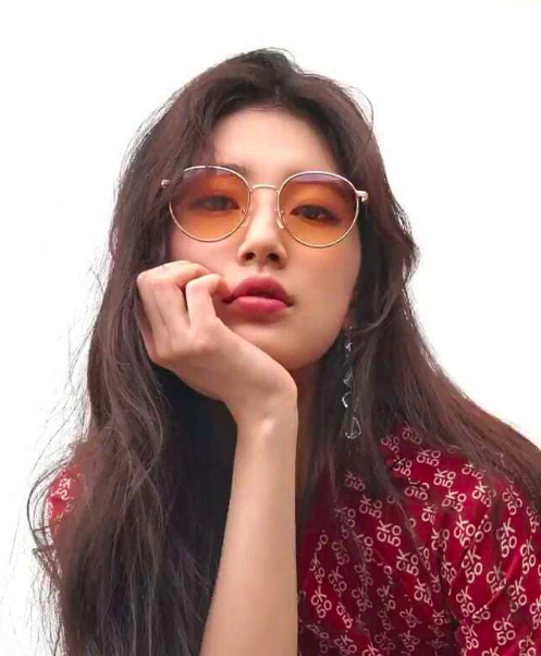 韩国美女明星裴秀智《GRAZIA》御姐风画报图片 9