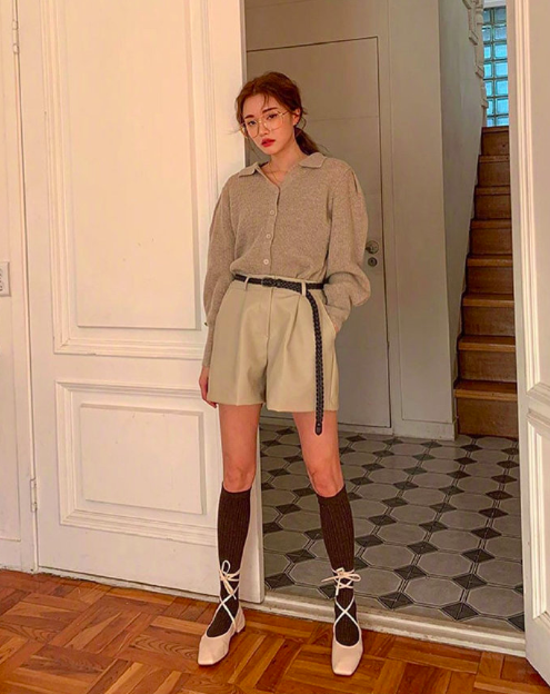 个性有魅力的时髦女生春装搭配图片 5