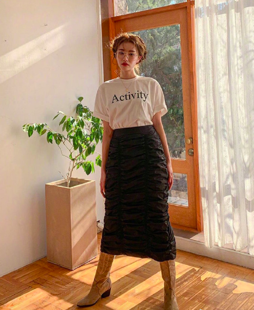 个性有魅力的时髦女生春装搭配图片 6