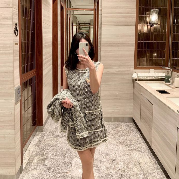 优雅迷人的小姐姐赫本风套装气质图片 4