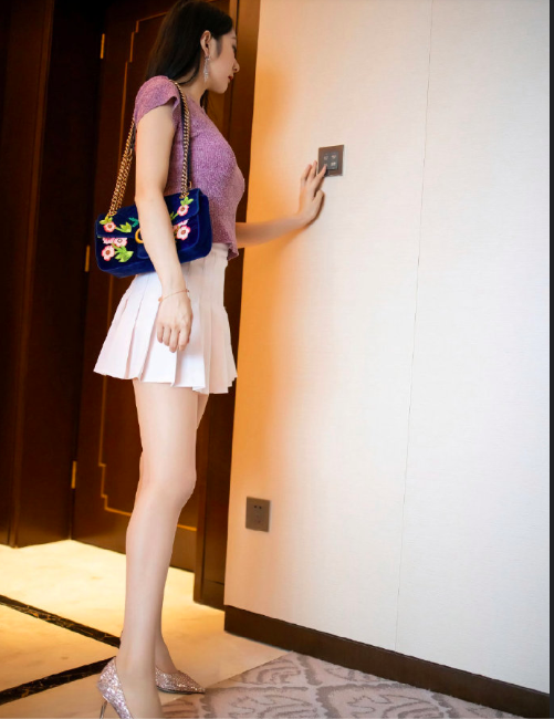 宅男福利婀娜多姿娇的性感女神Angela小热巴酒店写真图片 6