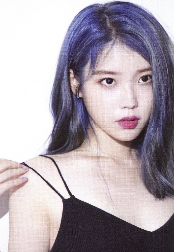 神仙颜值的蓝发韩国美女明星李智恩IU图片 4