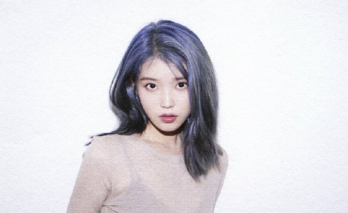 神仙颜值的蓝发韩国美女明星李智恩IU图片 6