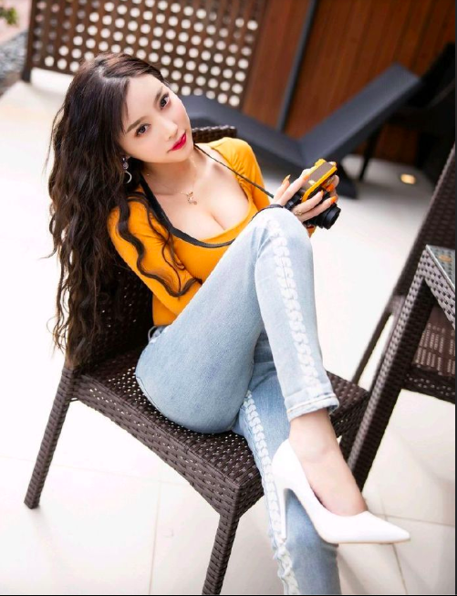 性感女神紧身牛仔裤美女杨晨晨街拍长腿图片 5