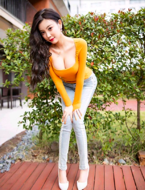 性感女神紧身牛仔裤美女杨晨晨街拍长腿图片 8