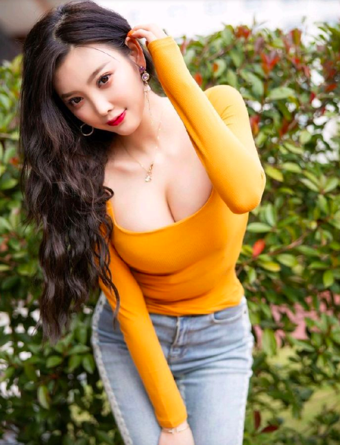 性感女神紧身牛仔裤美女杨晨晨街拍长腿图片 9