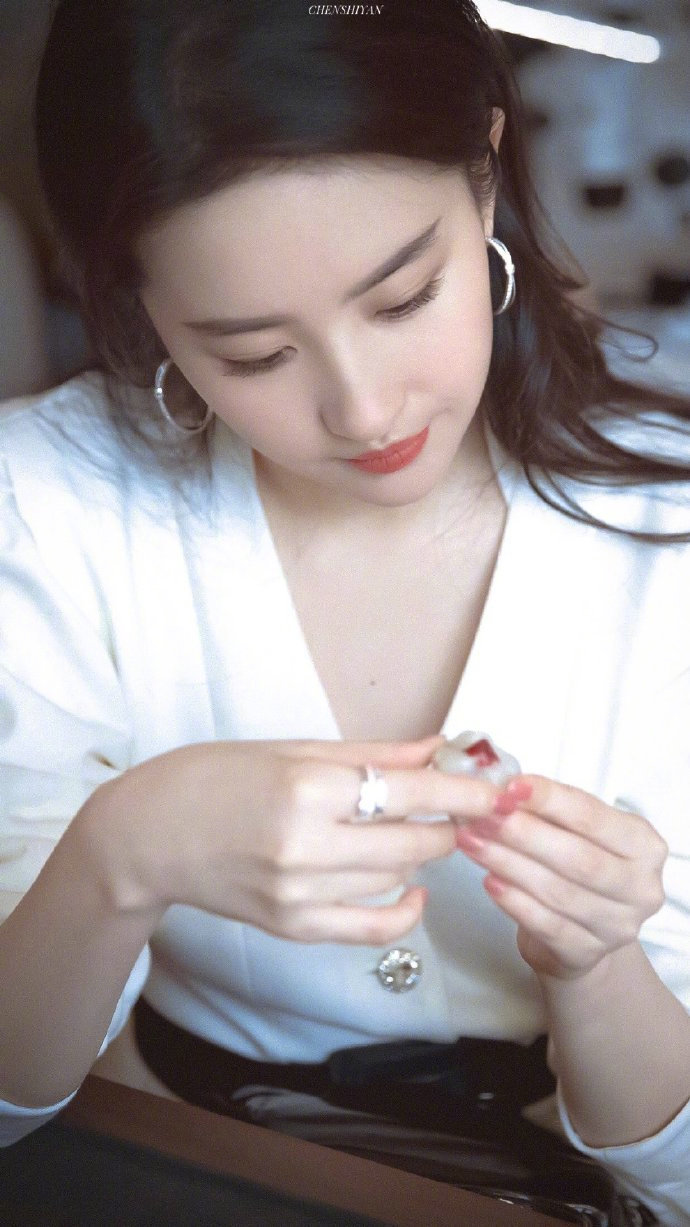 中国美女明星刘亦菲小仙女白衣飘飘图片 6