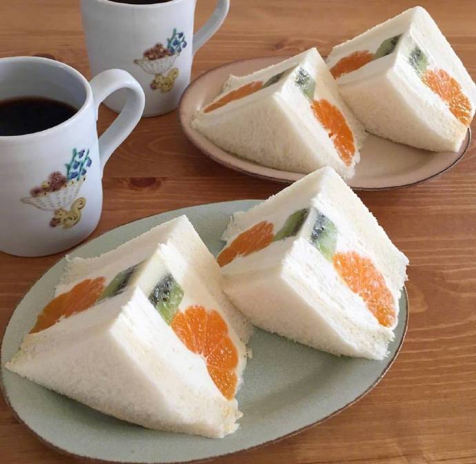 水果夹心蛋糕甜品带来的满足感 8