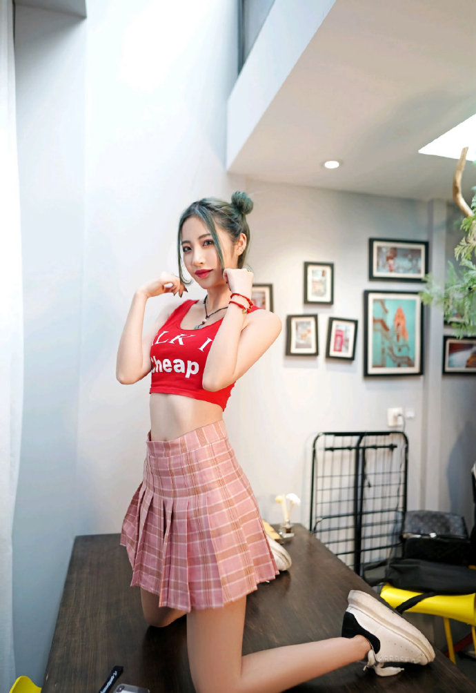 清秀容颜与曼妙好身材美女私房照图片 5