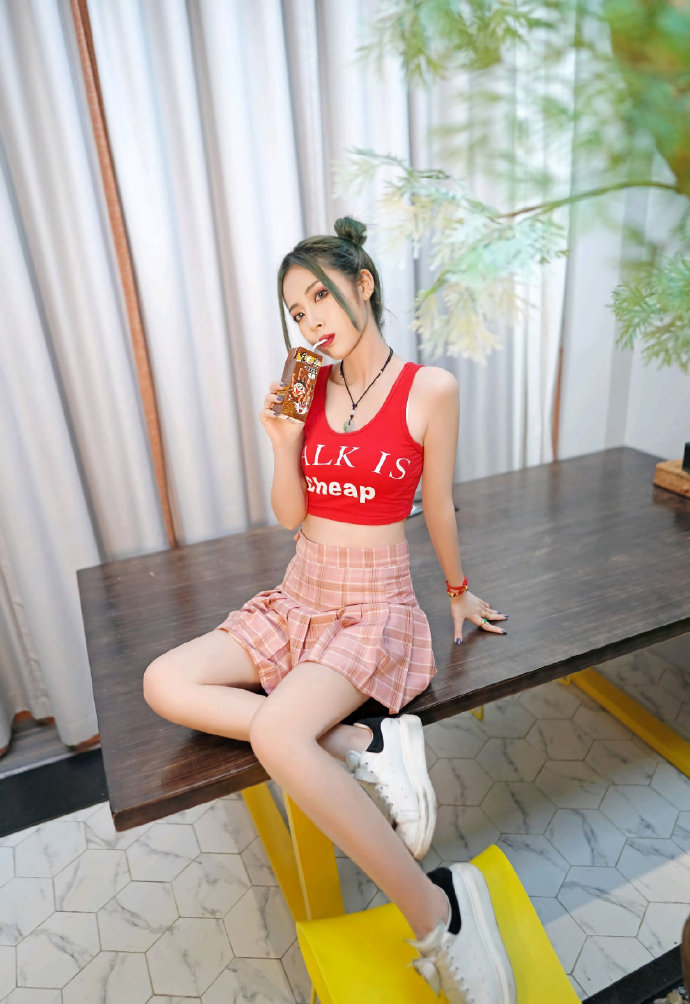 清秀容颜与曼妙好身材美女私房照图片 8