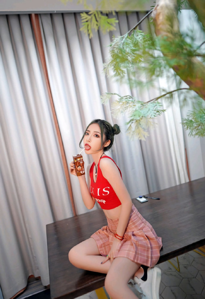 清秀容颜与曼妙好身材美女私房照图片 9