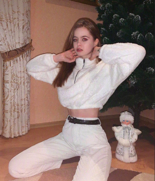 俄罗斯美女模特小姐姐街头时尚服装搭配图片 3