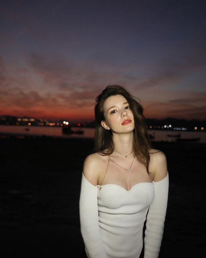 清纯外国美女小姐姐意境照片 3