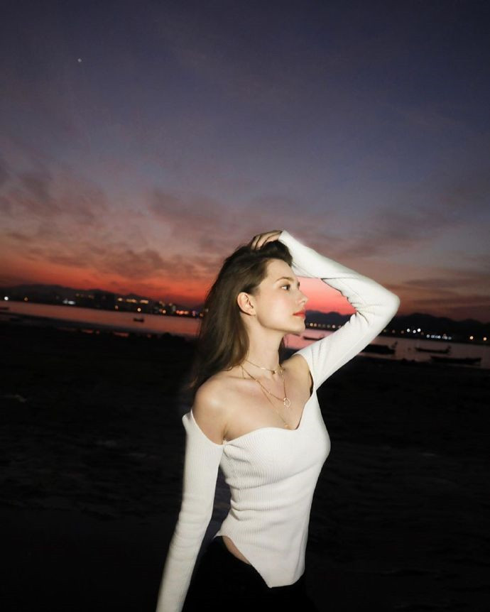 清纯外国美女小姐姐意境照片 6