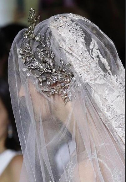 婚礼灵感奢华的婚纱头纱图片 2