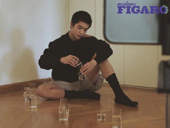 男明星屈楚萧登上《MadameFigaroPark》封面图片 8