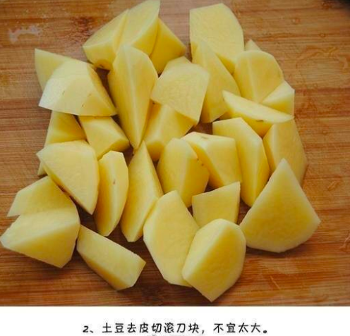 下饭菜土豆烧排骨的做法 3