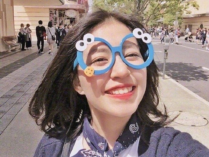 齐肩发清新的小女孩甜美街拍可爱图片 4