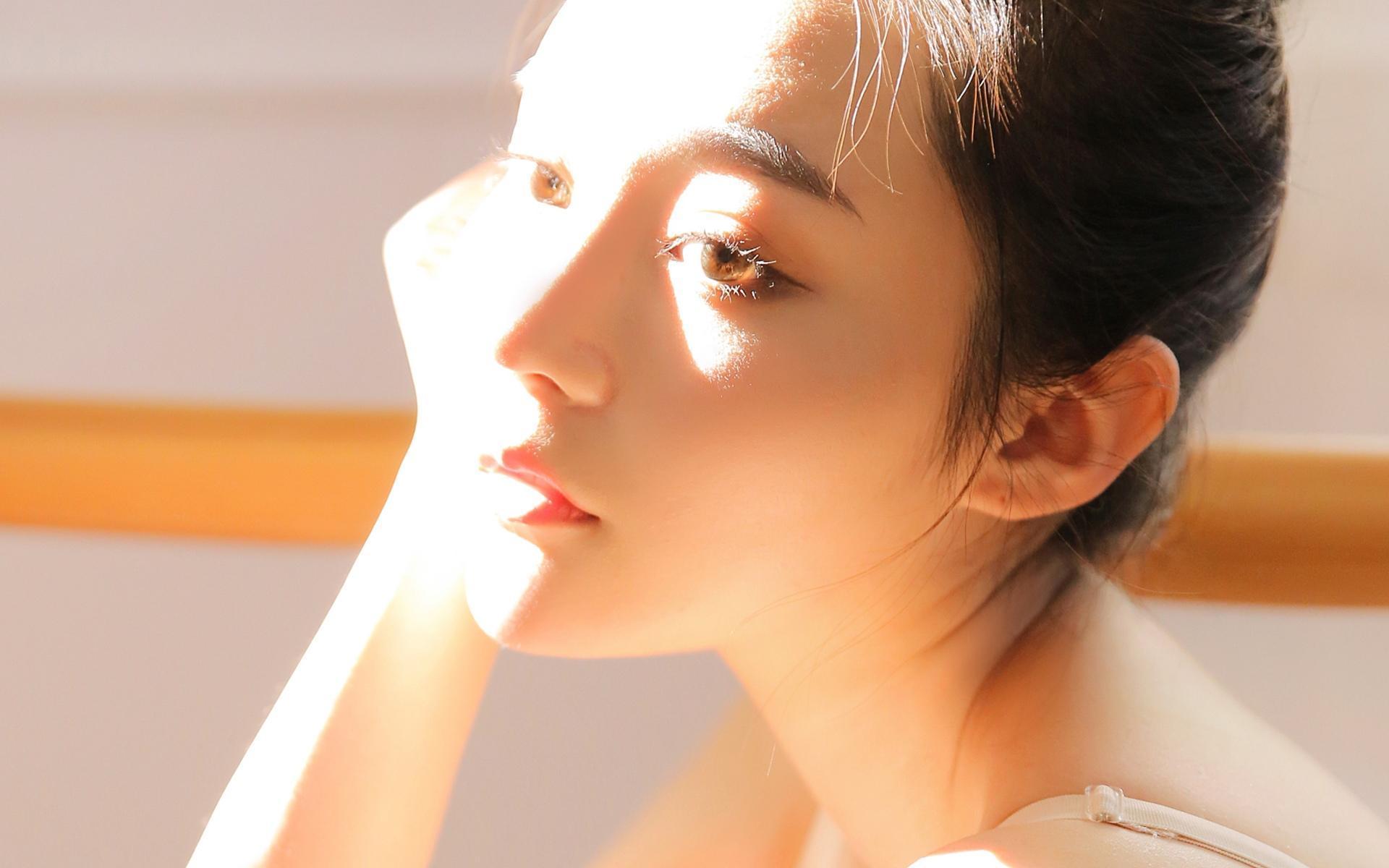 舞蹈室里的清纯美女阳光高清图片 5
