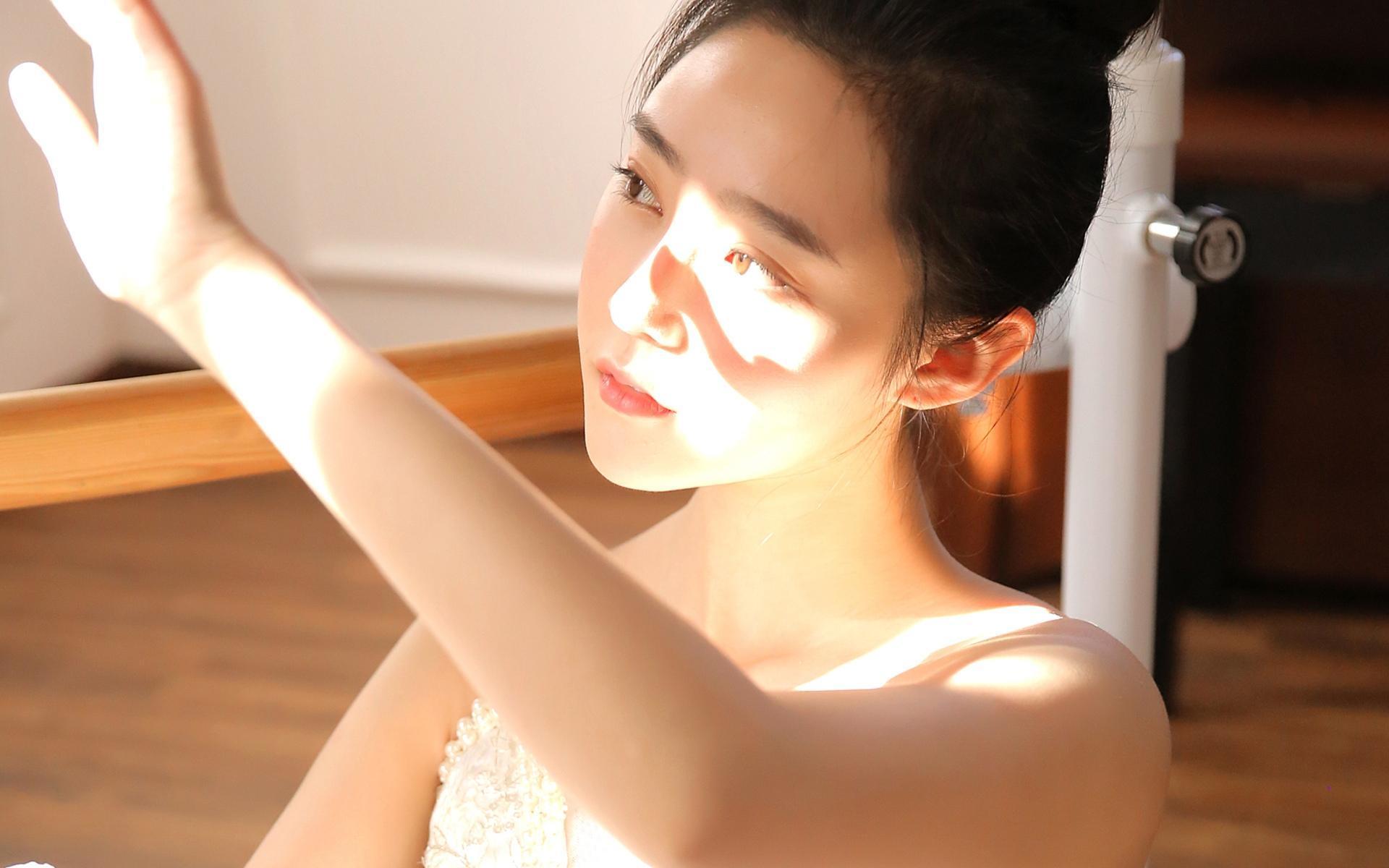 舞蹈室里的清纯美女阳光高清图片 6