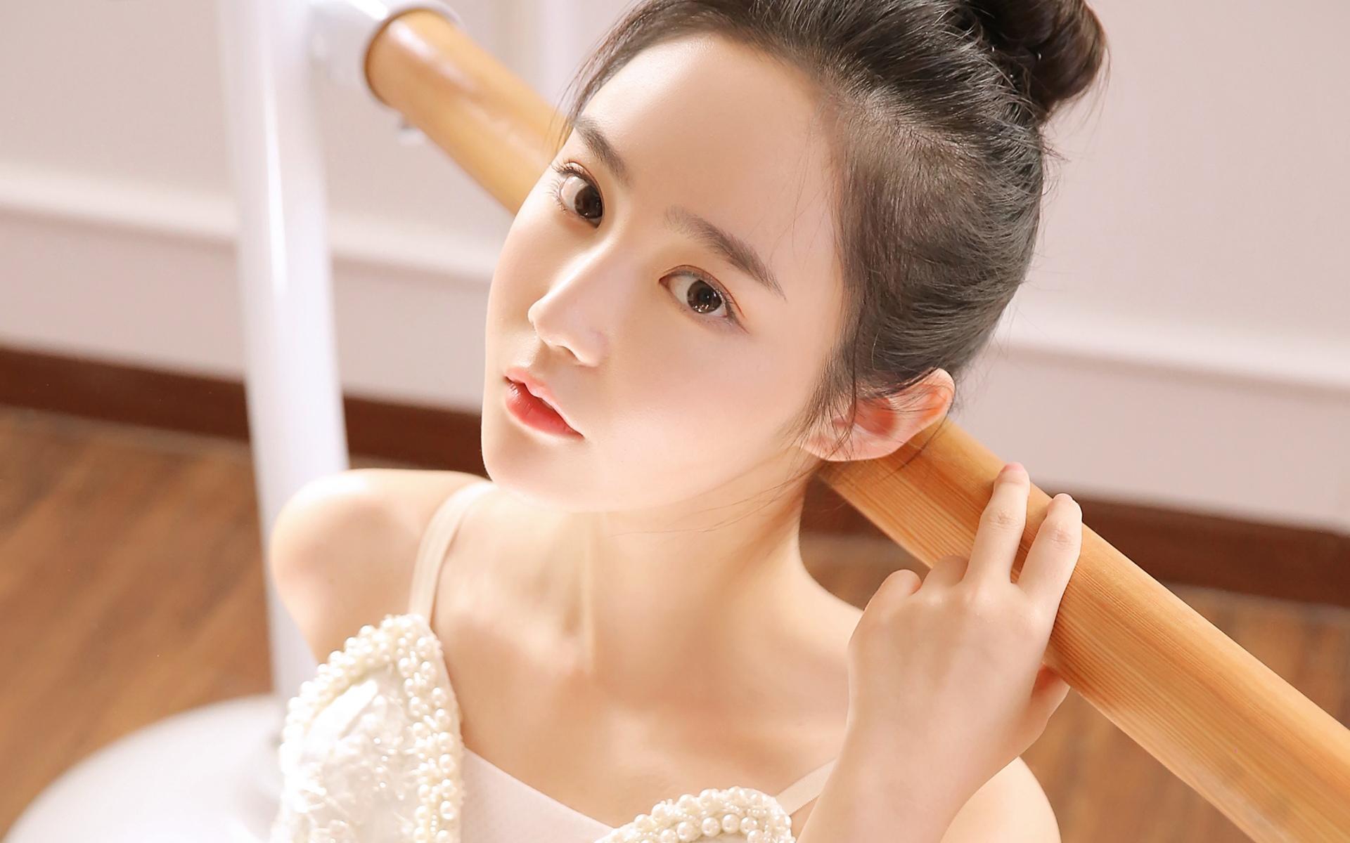 舞蹈室里的清纯美女阳光高清图片 8