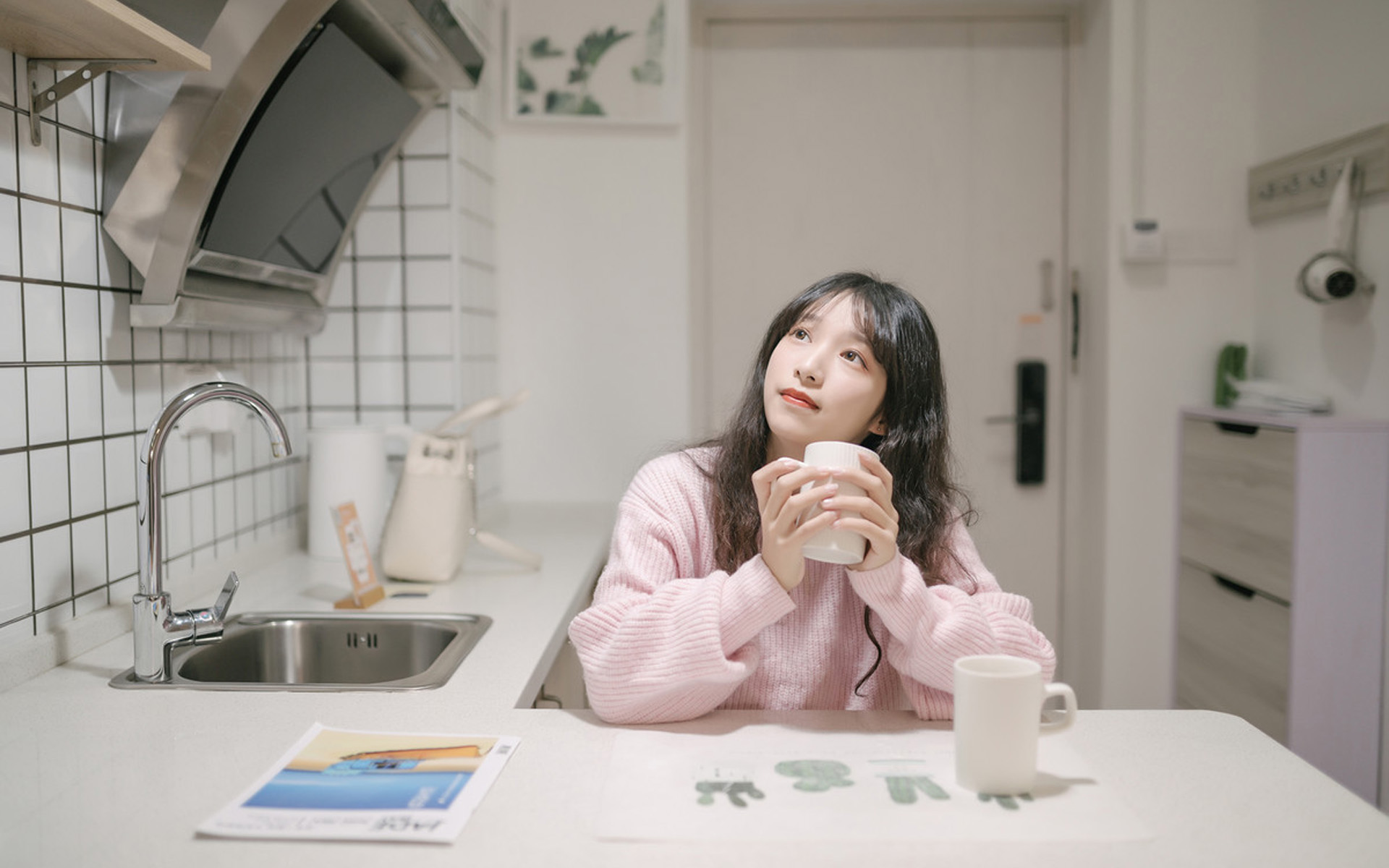 小清新粉嫩美女性感桌面壁纸图片 5