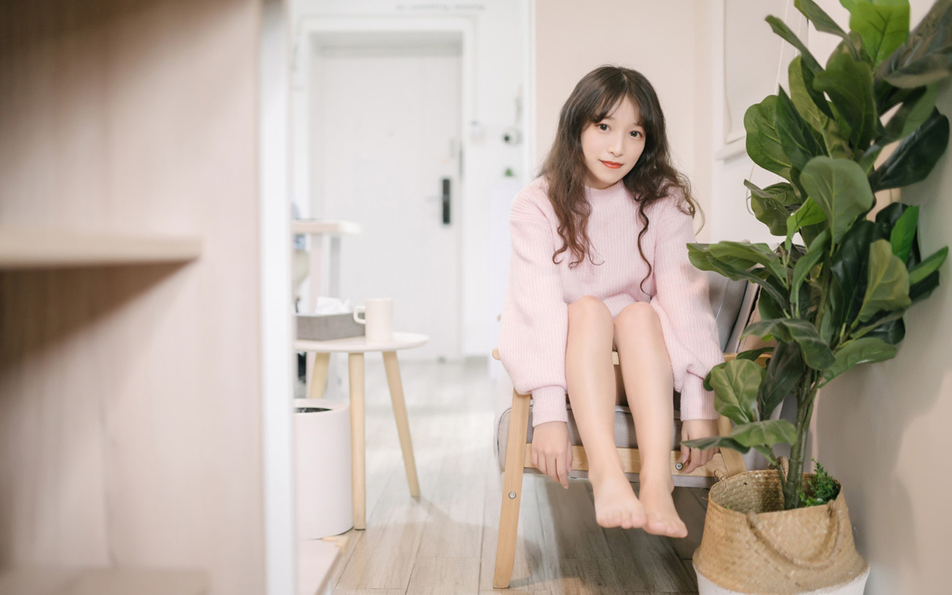 小清新粉嫩美女性感桌面壁纸图片 6