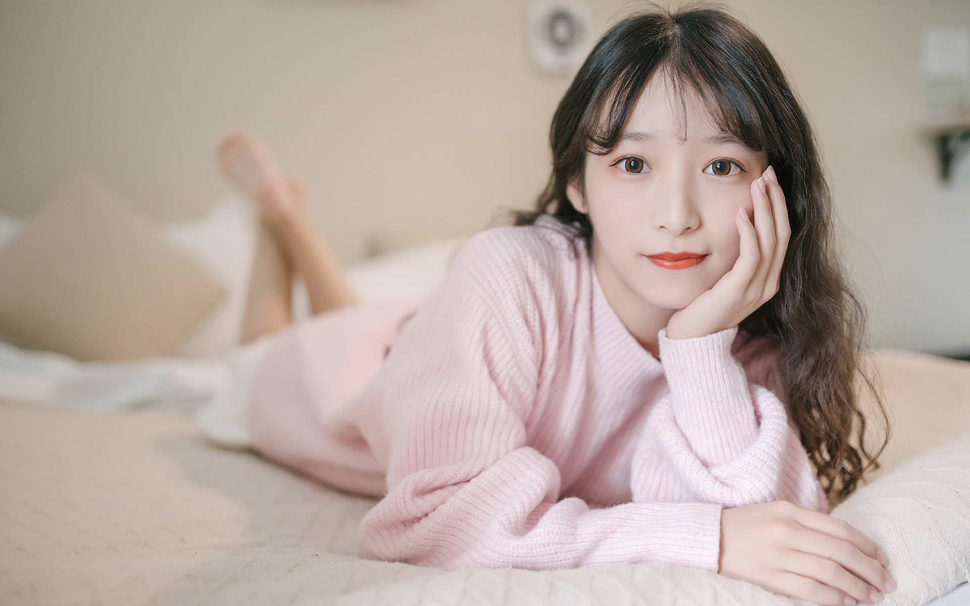 小清新粉嫩美女性感桌面壁纸图片 7