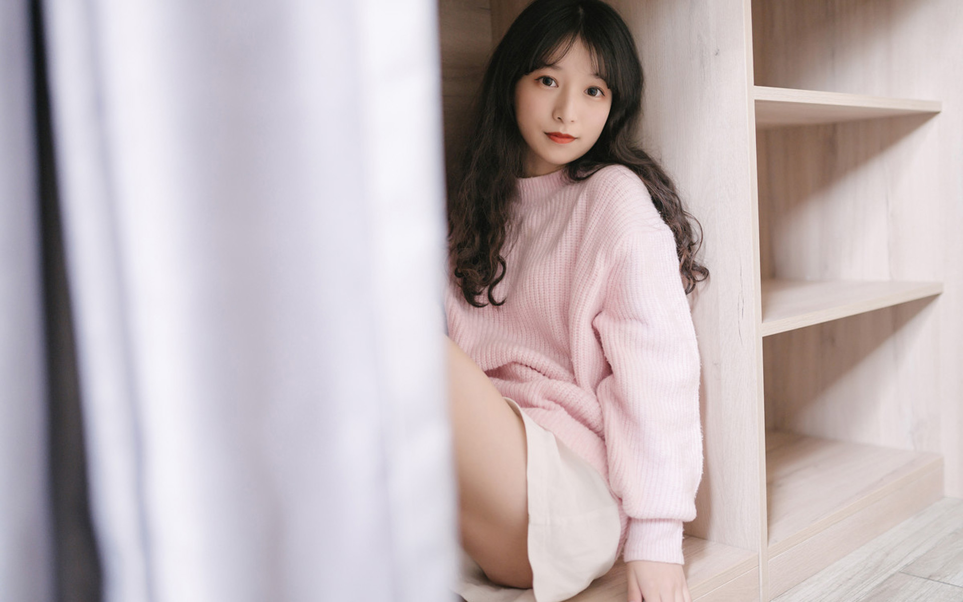 小清新粉嫩美女性感桌面壁纸图片 9