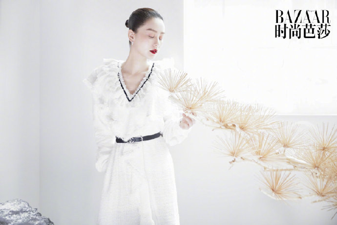 中国女明星古典美女刘诗诗手绘画登《时尚芭莎》封面图片 6