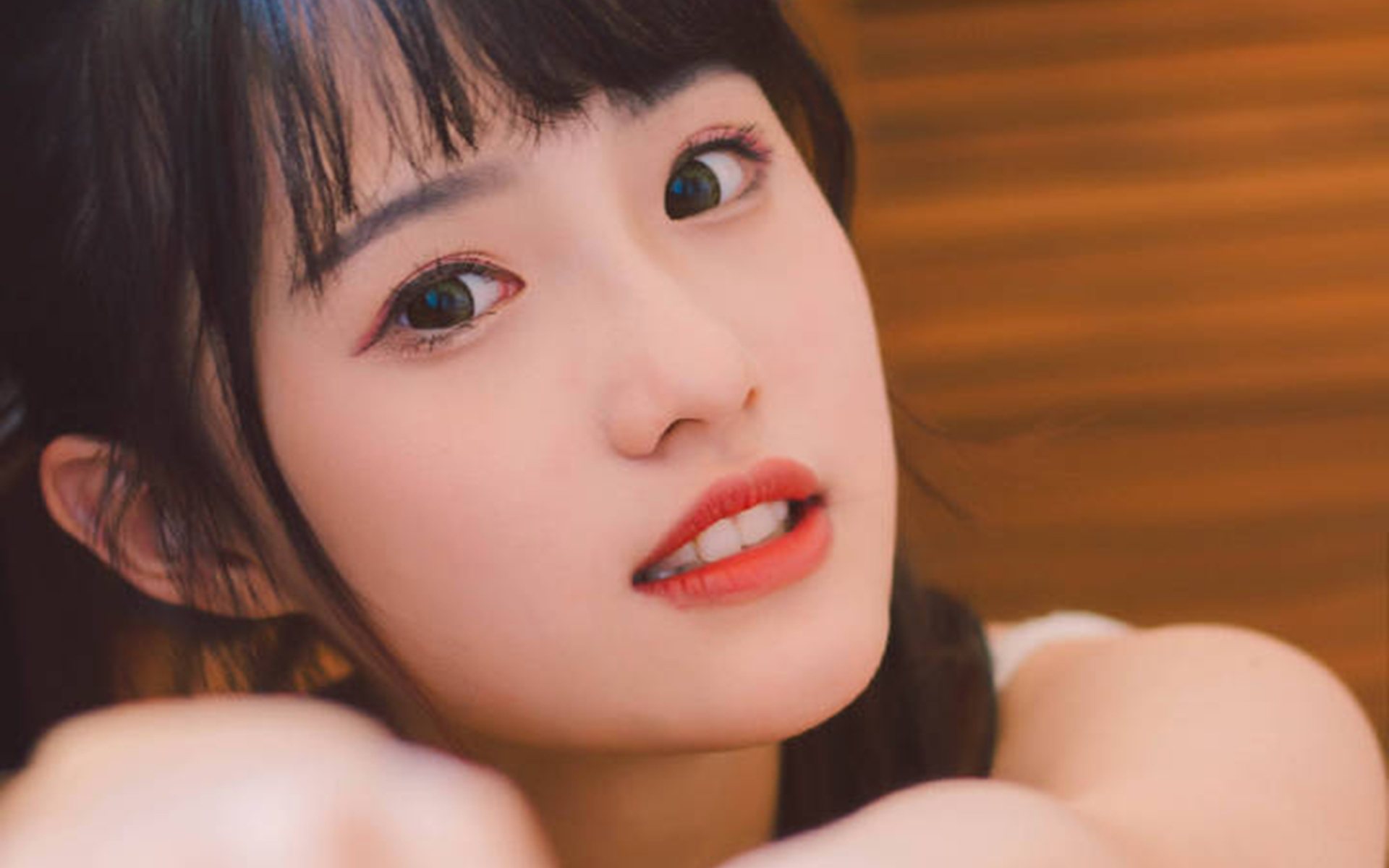 甜美系青春美女高清桌面壁纸图片 5