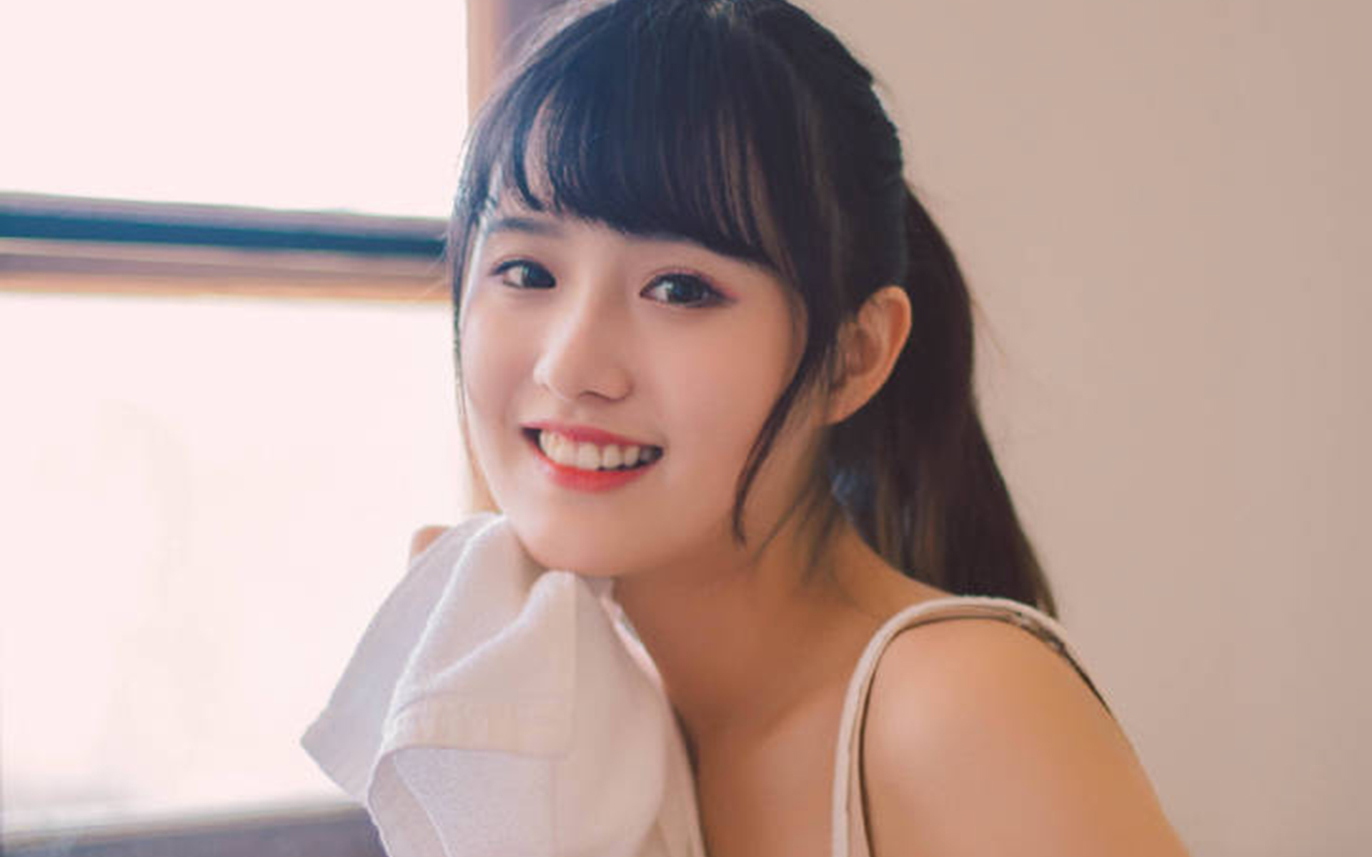 甜美系青春美女高清桌面壁纸图片 7