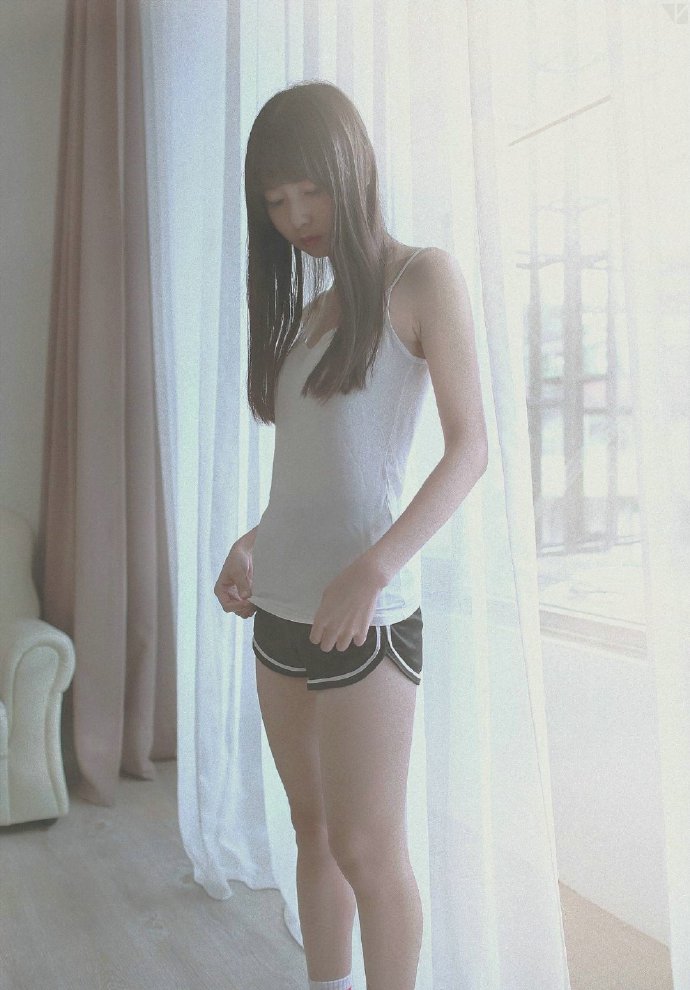 黑长发发型清纯美女私房照图片 2
