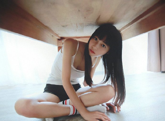 黑长发发型清纯美女私房照图片 6