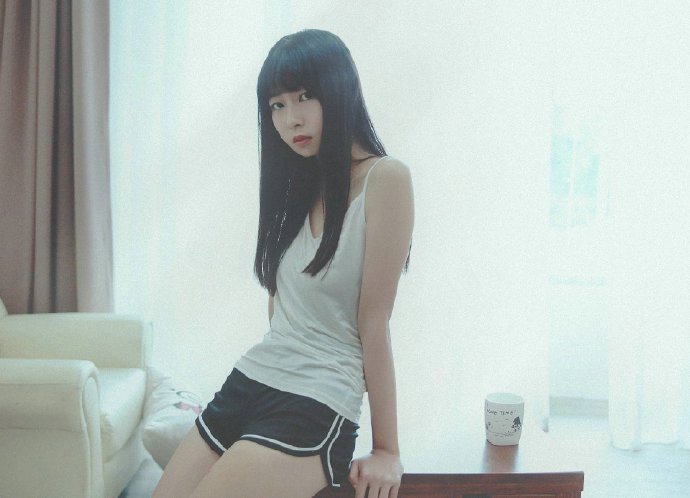 黑长发发型清纯美女私房照图片 7