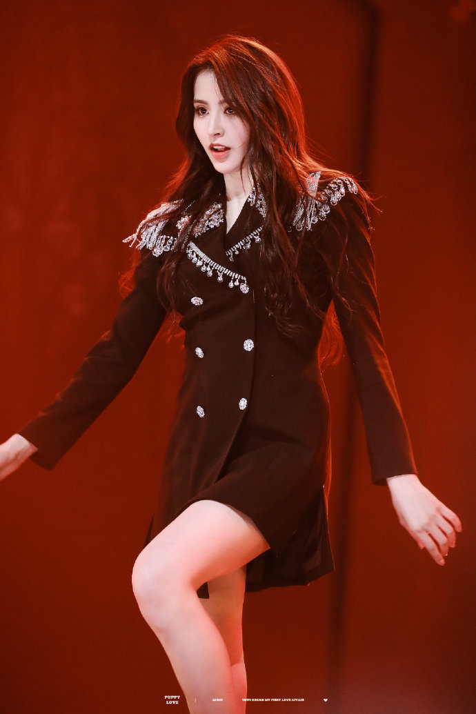 水瓶座99年美女明星金子涵性感图片 6