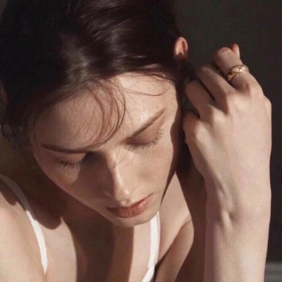 2020欧美唯美森系女生头像图片 3